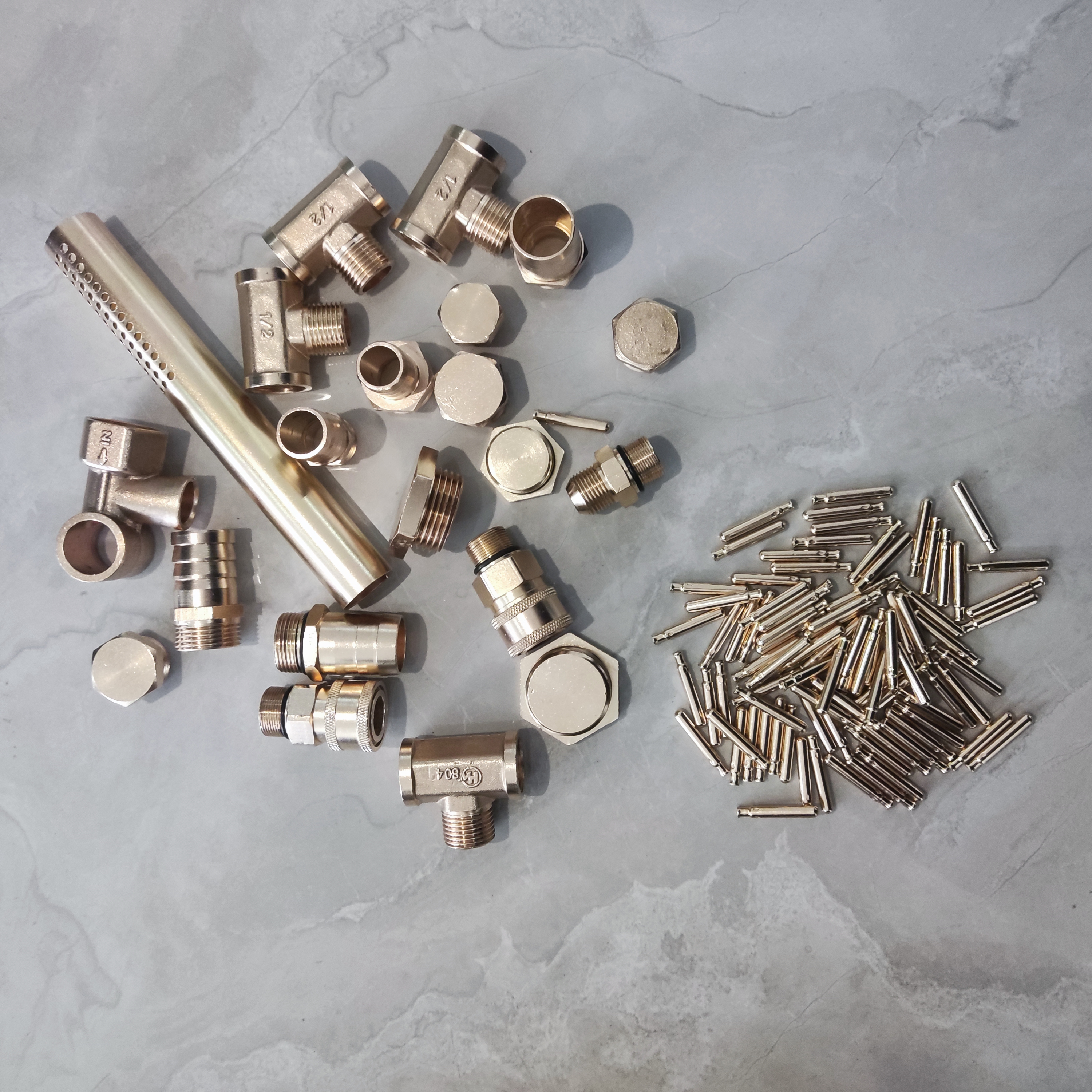 圣亚 强磁力研磨机 铜铝表面内孔磁力抛光机 小型光饰机可定制