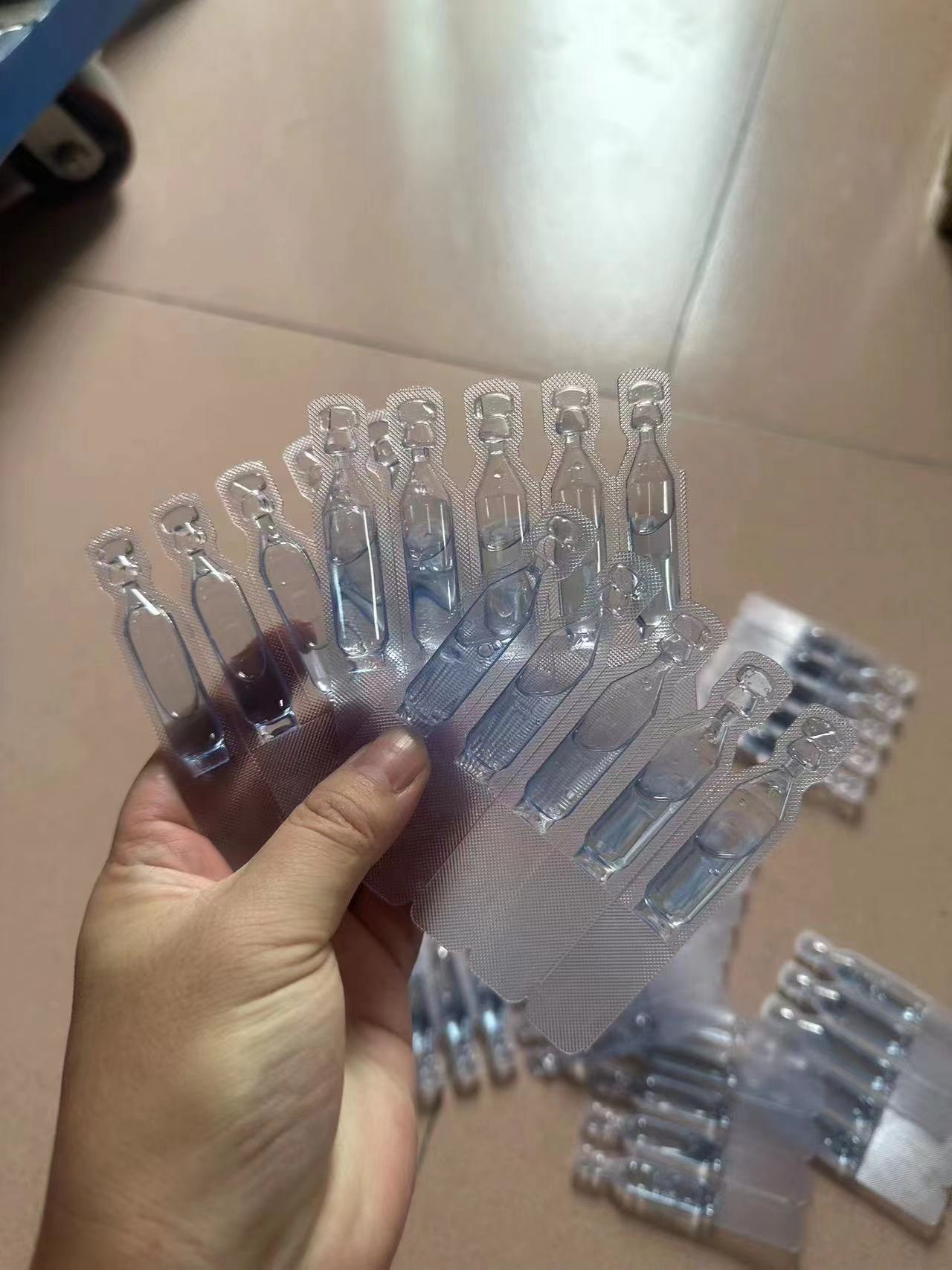 重组三型胶原蛋白次抛精华液富勒烯玻色因视黄醇蓝铜肽虾青素原液